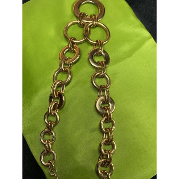 Crown TRIFARI Designer Signed Gold Tone White Enamel Choker 18" Retro Necklace - Picture 4 of 7